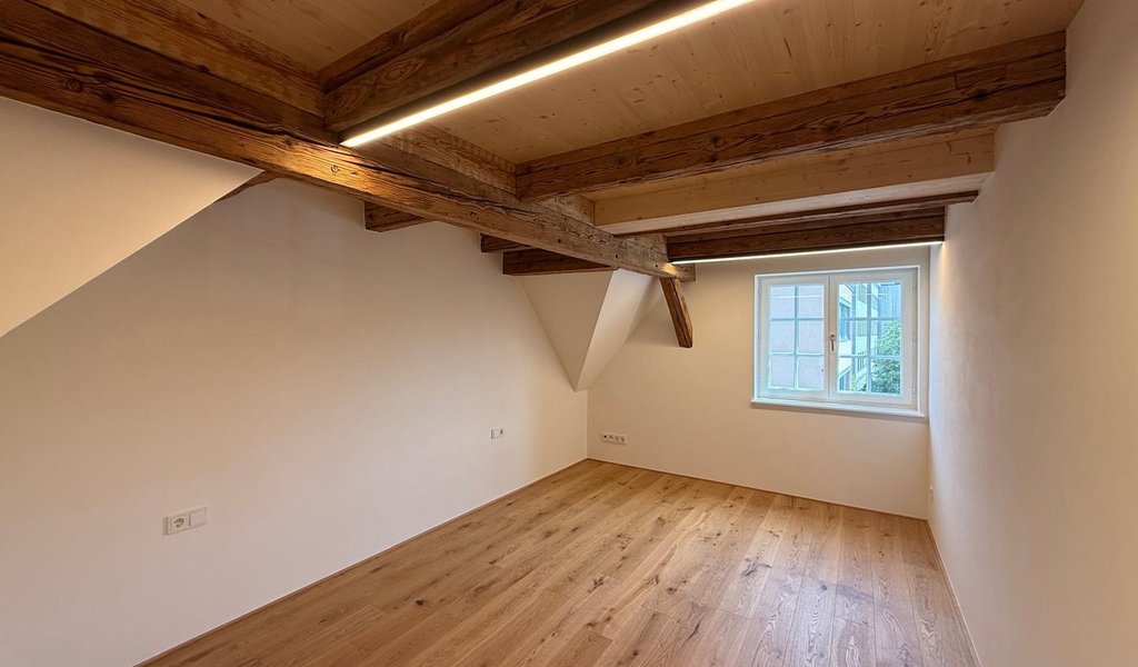 Einzigartige zweistöckige 4-Zimmer-Dachgeschosswohnung zu vermieten!