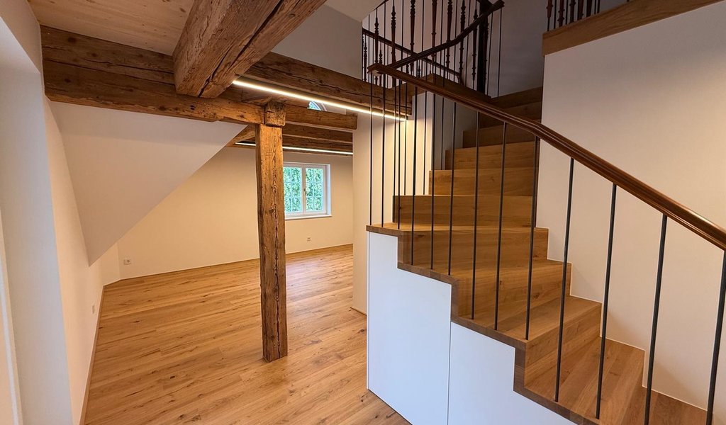 Einzigartige zweistöckige 4-Zimmer-Dachgeschosswohnung zu vermieten!