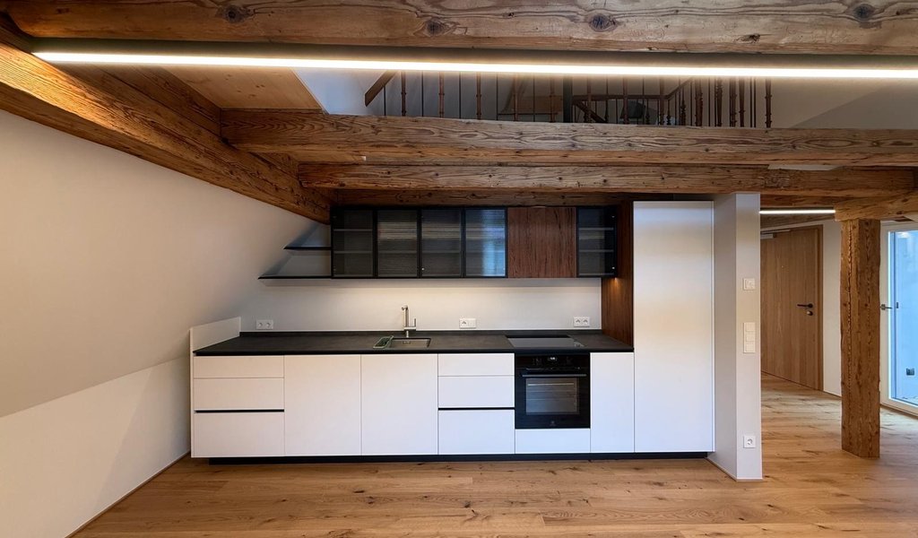 Einzigartige zweistöckige 4-Zimmer-Dachgeschosswohnung zu vermieten!