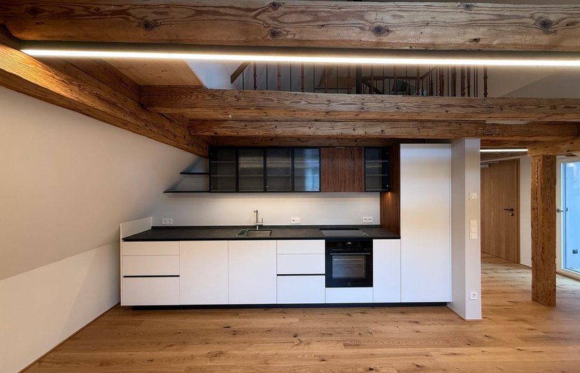 Einzigartige zweistöckige 4-Zimmer-Dachgeschosswohnung zu vermieten!