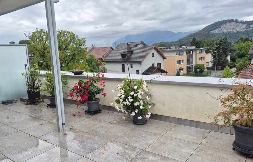 Zentral gelegene 2-Zimmer Dachgeschosswohnung mit großer Terrasse in Götzis - direkt am Garnmarkt
